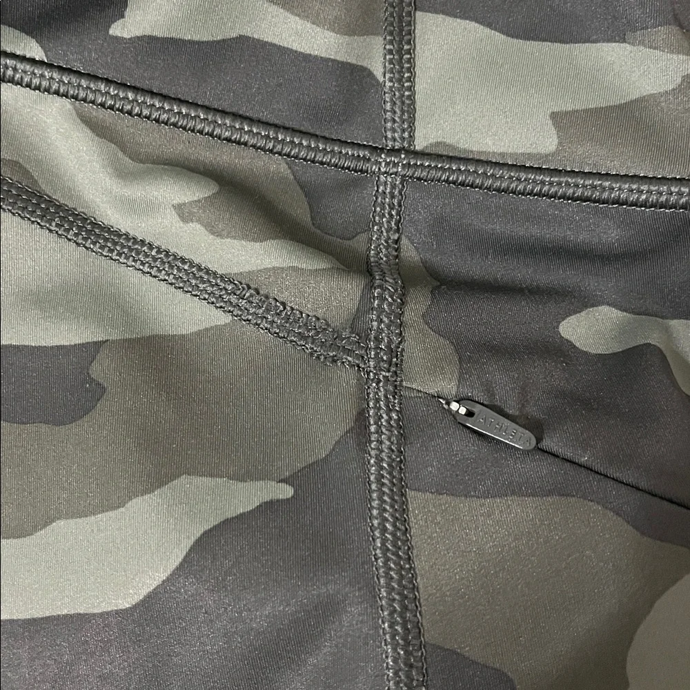 Athleta Camo Contender 7/8 Tight Small - Picture 4 of 6